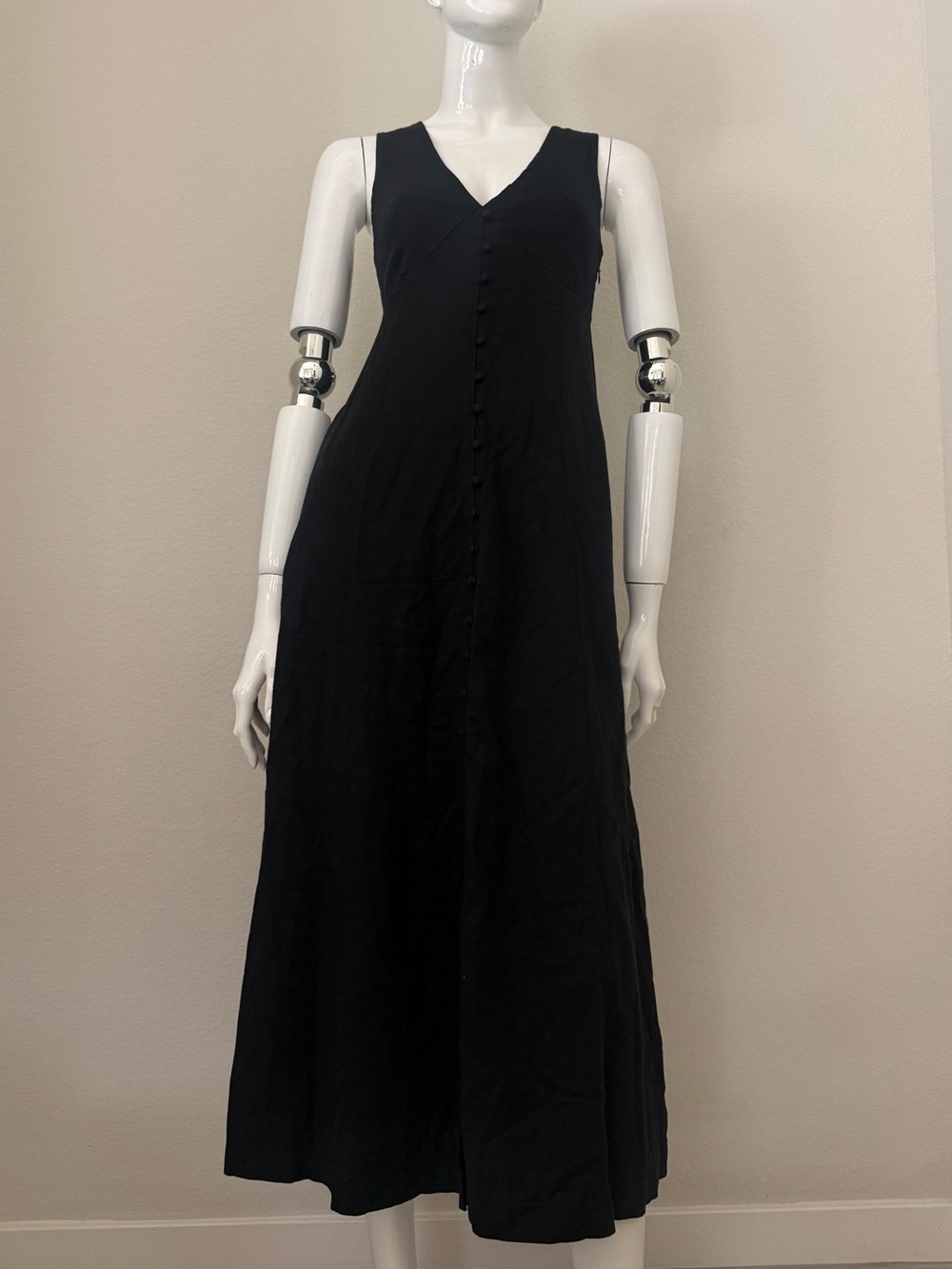 V-Neck Black Sleeveless Button-Front Maxi Dress The Drop Bianca - Linen Blend
